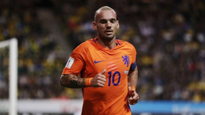 sneijder hits   jealous critics  matching van der sar record