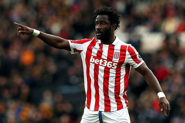 HULL, ENGLAND - OCTOBER 22: Wifried Bony of Stoke City in action during the Premier League match between Hull City and Stoke City at the KCom Stadium on October 22, 2016 in Hull, England.  (Photo by Nigel Roddis/Getty Images)