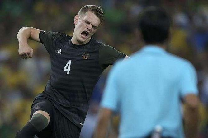 Germany's Ginter leaves Dortmund for Gladbach