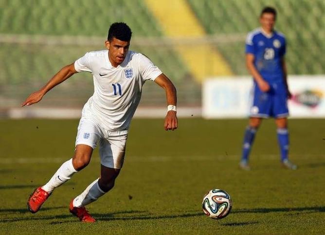 Striker Solanke completes Liverpool move