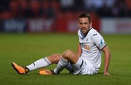 Sigurdsson to miss Swansea tour to decide on future