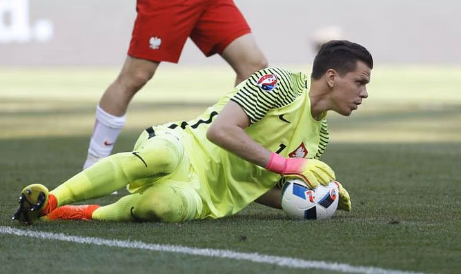 Juventus sign Arsenal goalkeeper Szczesny