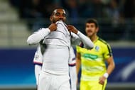 GENT, BELGIUM - SEPTEMBER 16: Alexandre Lacazette of Lyon reacts after missing a penalty in the final minutes during the UEFA Champions League Group H match between KAA Gent and Olympique Lyonnais held at Ghelamco Arena on September 16, 2015 in Gent, Belgium. (Photo by Dean Mouhtaropoulos/Getty Images)