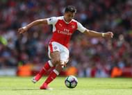 LONDON, ENGLAND - MAY 21: Alexis Sanchez of Arsenal in action during the Premier League match between Arsenal and Everton at Emirates Stadium on May 21, 2017 in London, England. (Photo by Clive Mason/Getty Images)