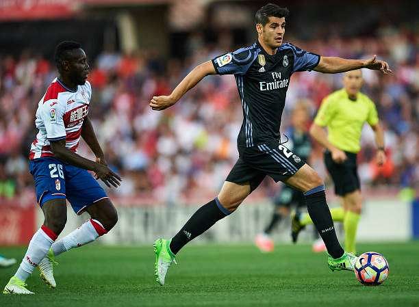 GRANADA, SPAIN - MAY 06:  Alvaro Morata of Real Madrid CF (R) competes for the ball with Victorien Angban of Granada CF (L)  during the La Liga match between Granada CF v Real Madrid CF at Estadio Nuevo Los Carmenes on May 6, 2017 in Granada, Spain.  (Photo by Aitor Alcalde/Getty Images)