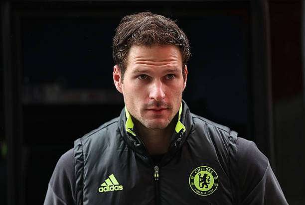 MIDDLESBROUGH, ENGLAND - NOVEMBER 20: Asmir Begovic of Chelsea arrives for the Premier League match between Middlesbrough and Chelsea at Riverside Stadium on November 20, 2016 in Middlesbrough, England.  (Photo by Ian MacNicol/Getty Images)