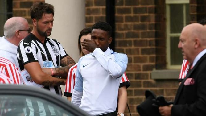 Defoe joins thousands of mourners for Bradley Lowery funeral