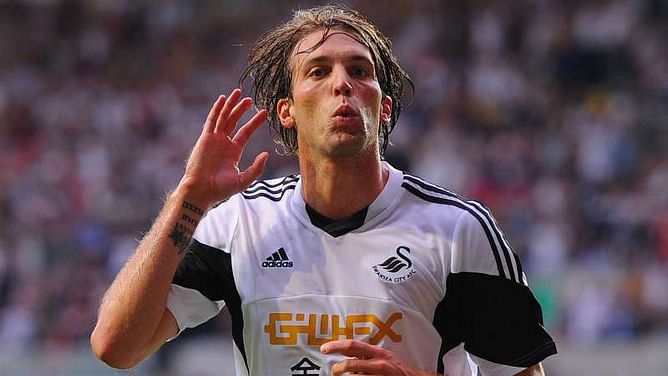 Injured Michu confirms retirement