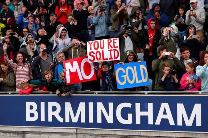 Athletics: Farah wins his farewell track race in Britain