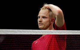 Badminton - Lin survives scare to advance in World Championships