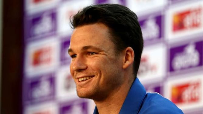 Handscomb called up after Finch injury