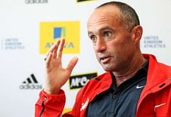 Athletics: Farah splits with coach Salazar, moving back to London