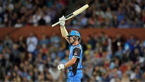 Strikers back on top as Stars fail to dazzle